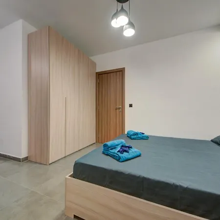 Luxury Apt